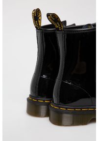 Dr. Martens – Botki 1460 Patent Lamper 11821011-black. Kolor: czarny. Szerokość cholewki: normalna. Obcas: na obcasie. Wysokość obcasa: średni #2