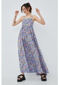 JDY sukienka bawełniana midi rozkloszowana. Kolor: niebieski. Materiał: bawełna. Długość rękawa: na ramiączkach. Typ sukienki: rozkloszowane. Długość: midi
