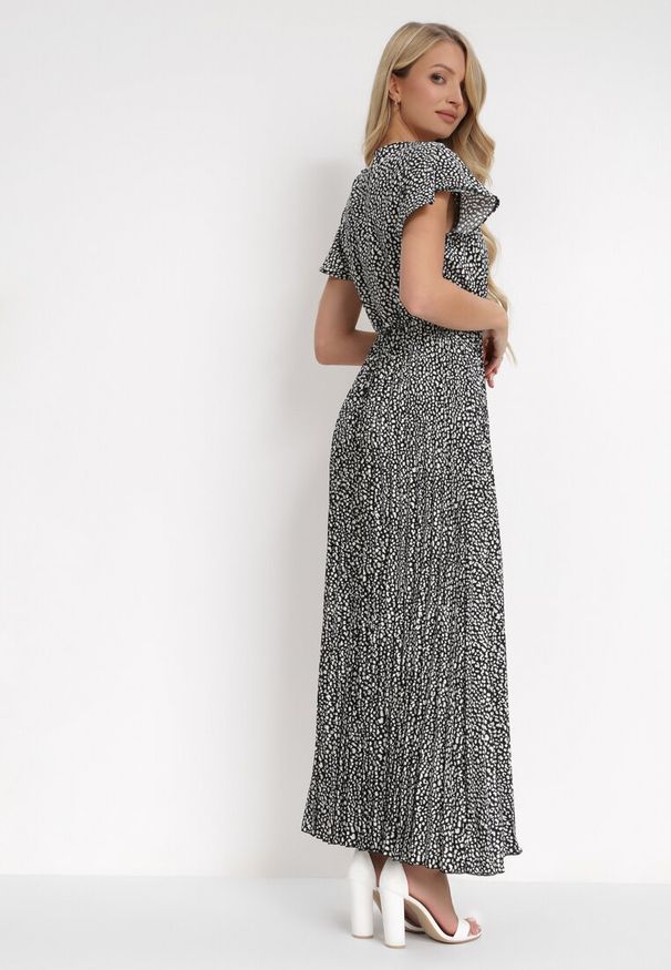 Born2be - Czarna Plisowana Sukienka Maxi z Gumką w Talii i Kopertowym Dekoltem Kaimarie. Okazja: na co dzień. Kolor: czarny. Typ sukienki: kopertowe. Styl: casual. Długość: maxi