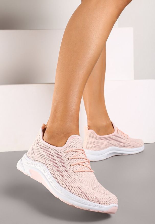Born2be - Różowe Buty Sportowe z Siateczki Zdobione Wiązaniem Salmerus. Wysokość cholewki: przed kostkę. Nosek buta: okrągły. Kolor: różowy. Materiał: materiał. Szerokość cholewki: normalna. Wzór: aplikacja