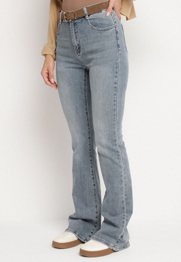 Born2be - Niebieskie Bawełniane Jeansy Typu Dzwony Tilassia. Okazja: na co dzień. Kolor: niebieski. Styl: casual