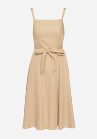 Born2be - Beżowa Sukienka z Wiskozą ze Wzorem Pasków Dolereia. Okazja: na co dzień. Kolor: beżowy. Materiał: wiskoza. Długość rękawa: na ramiączkach. Styl: casual, klasyczny. Długość: midi #5