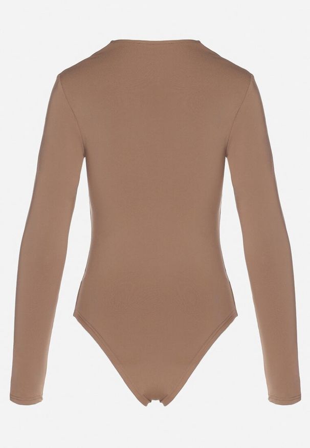 Born2be - Ciemnobeżowe Body Eleganckie z Marszczeniem Ziellea. Okazja: na co dzień. Kolor: beżowy. Materiał: jeans. Długość rękawa: długi rękaw. Długość: długie. Styl: elegancki