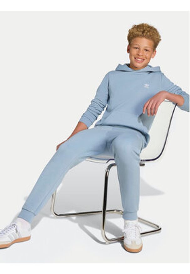 Adidas - adidas Spodnie dresowe JX2743 Błękitny Regular Fit. Kolor: niebieski. Materiał: bawełna