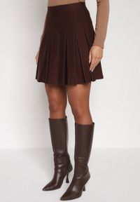 Born2be - Brązowa Plisowana Spódnica z Wiskozą z Wysokim Stanem Nesadoe. Okazja: na co dzień, na spotkanie biznesowe. Stan: podwyższony. Kolor: brązowy. Materiał: wiskoza. Styl: biznesowy, klasyczny, casual, elegancki #5