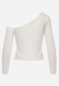 Renee - Biała Bluzka z Asymetryczną Górą Ozdobiona Dużą Aplikacją Kwiatem Viacinta. Okazja: na spotkanie biznesowe, na co dzień. Kolor: biały. Materiał: jeans. Wzór: aplikacja, kwiaty. Styl: elegancki, biznesowy, casual #3