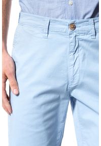 Wrangler - KRÓTKIE SPODENKI WRANGLER CHINO SHORT LIGHT BLUE W14AMM25N. Materiał: materiał. Długość: krótkie. Wzór: jednolity, aplikacja #6