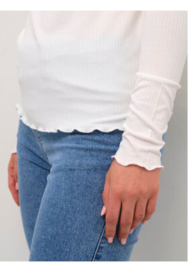Kaffe Bluzka Kadrew Turtleneck 10507922 Biały Shaped Fit. Kolor: biały. Materiał: wiskoza