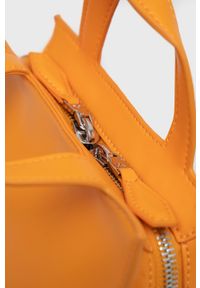 Calvin Klein torebka kolor pomarańczowy. Kolor: pomarańczowy. Materiał: skórzane. Rodzaj torebki: na ramię #5