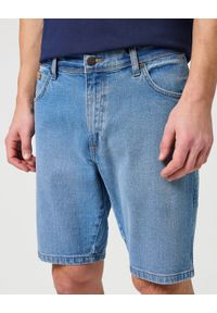 Wrangler - WRANGLER MĘSKIE SPODENKI JEANSOWE TEXAS SHORTS HERO 112350659. Materiał: jeans