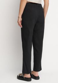 Born2be - Czarne Bawełniane Spodnie z Wiązaniem Galtebis. Okazja: na co dzień. Kolor: czarny. Materiał: bawełna. Styl: elegancki, casual