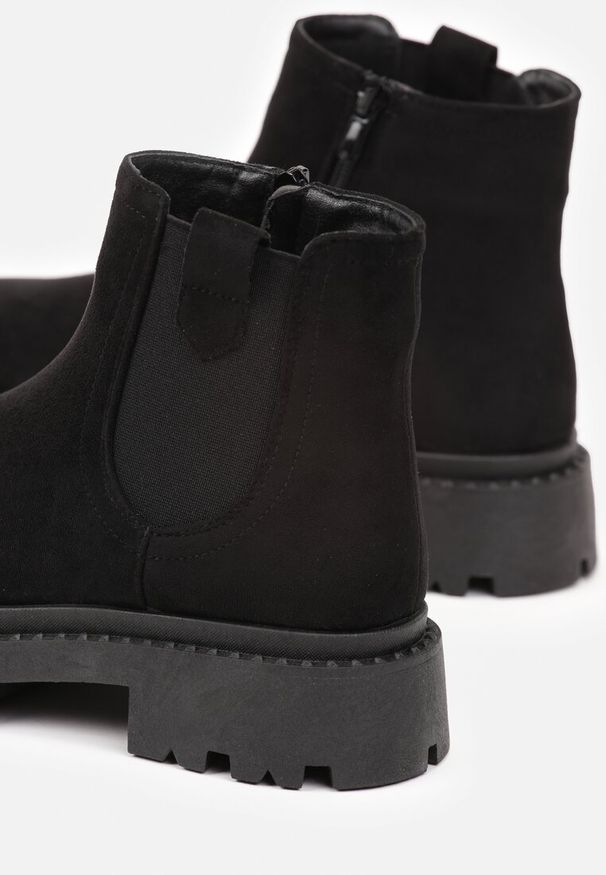 Born2be - Czarne Botki Sztyblety z Imitacji Zamszu na Platformie z Elastyczną Wstawką Isilinda. Okazja: na co dzień. Kolor: czarny. Materiał: zamsz. Obcas: na platformie. Styl: elegancki, wizytowy, casual