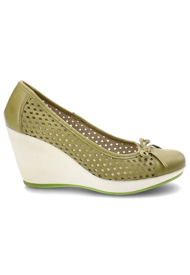 Zielone Półbuty Simen Eleganckie Buty Na Koturnie. Okazja: na co dzień. Zapięcie: bez zapięcia. Kolor: zielony. Szerokość cholewki: normalna. Wzór: kolorowy. Materiał: nubuk, skóra. Obcas: na koturnie. Styl: elegancki. Wysokość obcasa: średni