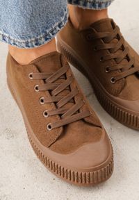 Renee - Brązowe Trampki z Imitacji Zamszu na Żłobionej Podeszwie Nivenatia. Kolor: brązowy. Materiał: zamsz. Styl: elegancki #4