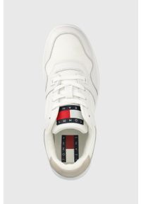 Tommy Jeans sneakersy Mix Basket kolor biały. Nosek buta: okrągły. Zapięcie: sznurówki. Kolor: biały. Materiał: poliester, guma. Obcas: na platformie