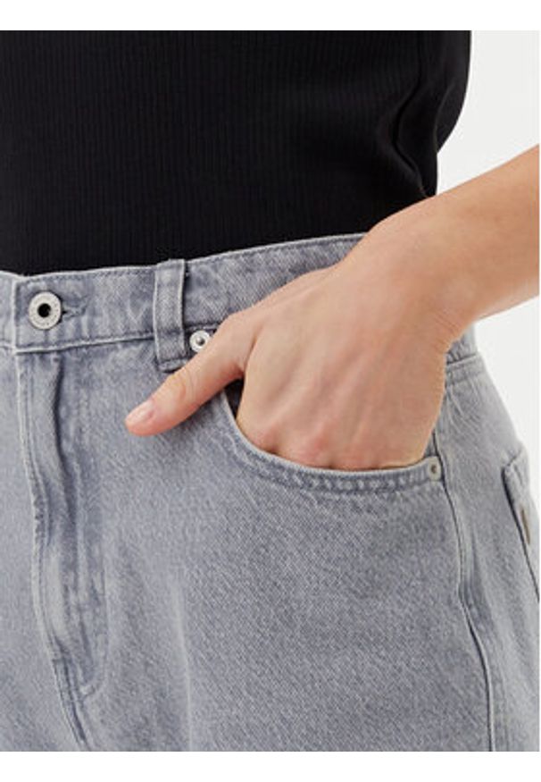 Pepe Jeans Szorty jeansowe PL801112 Szary Slim Fit. Kolor: szary. Materiał: bawełna