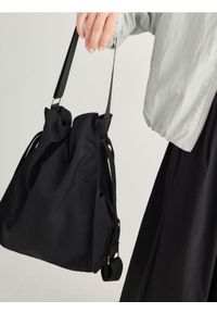 Reserved - Plecak typu worek - czarny. Kolor: czarny. Wzór: gładki #1