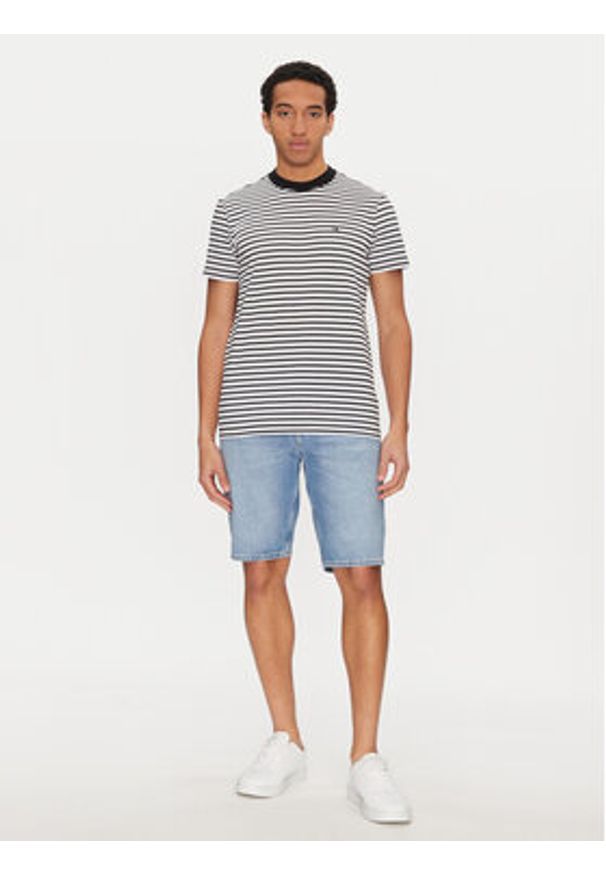 Calvin Klein Jeans T-Shirt J30J326683 Czarny Regular Fit. Kolor: czarny. Materiał: bawełna