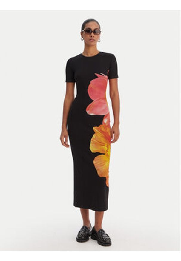 Desigual Sukienka codzienna 26SWVK26 Czarny Slim Fit. Okazja: na co dzień. Kolor: czarny. Materiał: bawełna. Typ sukienki: proste. Styl: casual