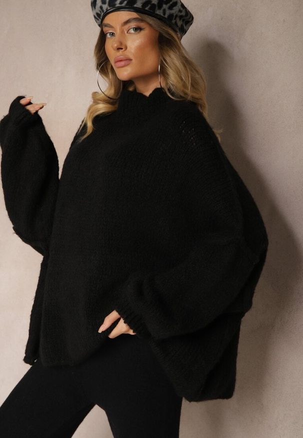 Renee - Czarny Golf Oversize z Domieszką Wełny Asintavira. Okazja: na co dzień. Typ kołnierza: golf. Kolor: czarny. Materiał: wełna. Długość rękawa: długi rękaw. Długość: długie. Styl: elegancki, casual