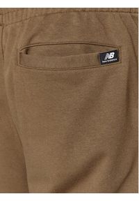 New Balance Spodnie dresowe Essentials Stacked Logo French Terry Sweatpant MP31539 Brązowy Regular Fit. Kolor: brązowy. Materiał: bawełna #5