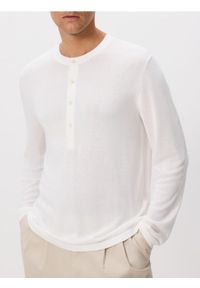 Reserved - Sweter henley - biały. Typ kołnierza: typu henley. Kolor: biały. Materiał: wiskoza