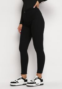 Born2be - Czarne Spodnie Skinny Phenameia. Kolor: czarny