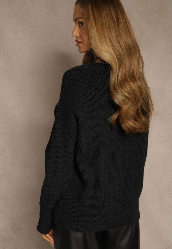 Renee - Czarny Sweter z Dodatkiem Kaszmiru i Trójkątnym Dekoltem Silefera. Okazja: na co dzień. Kolor: czarny. Materiał: kaszmir. Styl: casual, elegancki