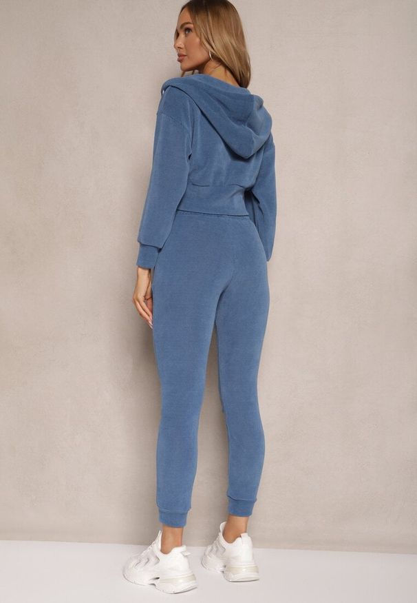 Renee - Niebieski Komplet Dresowy z Bawełny Bluza z Kapturem i Spodnie Slim Inerisa. Kolor: niebieski. Materiał: bawełna, dresówka. Wzór: aplikacja