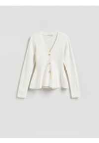 Reserved - Sweter z dekoracyjnymi guzikami - kremowy. Kolor: kremowy. Materiał: wiskoza, dzianina