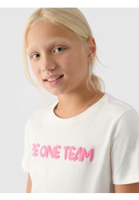 4f - 4F T-shirt z nadrukiem dziewczęcy - biały 146 (10-11 lat). Okazja: na co dzień. Kolor: biały. Materiał: bawełna, jersey, dzianina. Długość rękawa: krótki rękaw. Długość: krótkie. Wzór: nadruk. Sezon: lato. Styl: sportowy, klasyczny, casual