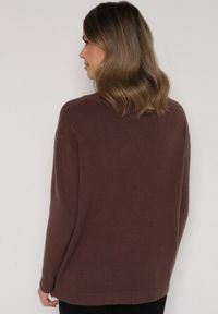 Born2be - Brązowy Sweter z Golfem i Dodatkiem Kaszmiru Rorizia. Okazja: na co dzień, do pracy. Typ kołnierza: golf. Kolor: brązowy. Długość: długie. Wzór: aplikacja. Materiał: kaszmir. Długość rękawa: długi rękaw. Sezon: zima, jesień. Styl: klasyczny, casual #2