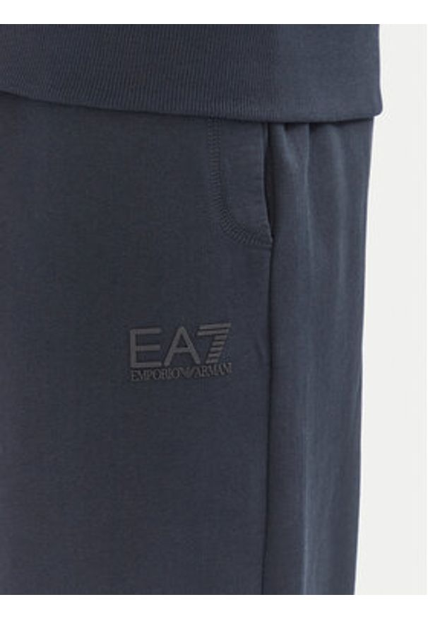 EA7 Emporio Armani Dres 7M000236 AF13512 UB102 Granatowy Regular Fit. Kolor: niebieski. Materiał: bawełna