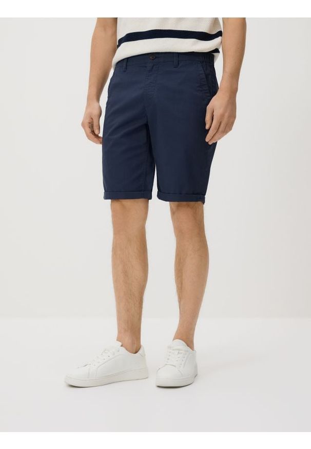 Reserved - Bawełniane szorty chino - granatowy. Kolor: niebieski. Materiał: bawełna