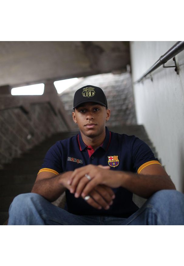FC Barcelona polo męskie. Typ kołnierza: polo. Kolor: wielokolorowy. Materiał: bawełna. Sport: piłka nożna