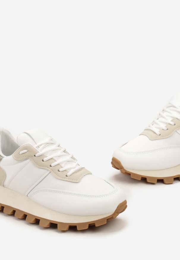 Born2be - Biało-Beżowe Sneakersy na Grubej Podeszwie ze Żłobieniami i Przeszyciami Frilane. Kolor: biały