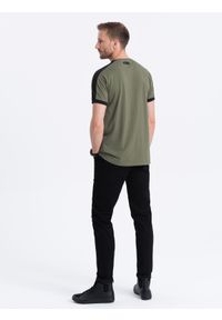 Ombre Clothing - T-shirt męski bawełniany z kontrastującymi wstawkami - oliwkowy V4 S1632 - XXL. Kolor: oliwkowy. Materiał: bawełna. Długość rękawa: krótki rękaw. Długość: krótkie. Wzór: aplikacja. Styl: klasyczny #9