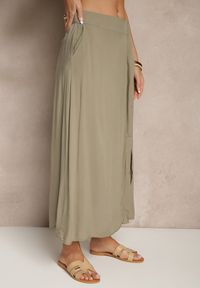 Renee - Zielona Rozkloszowana Spódnica z Wiskozy z Kieszeniami Galmira. Okazja: na co dzień. Kolor: zielony. Materiał: wiskoza. Styl: klasyczny, elegancki, casual