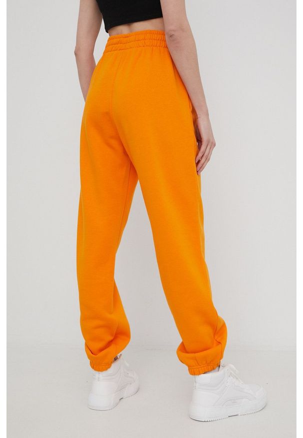 adidas Originals spodnie dresowe Adicolor damskie kolor pomarańczowy gładkie. Stan: podwyższony. Kolor: pomarańczowy. Materiał: dresówka. Wzór: gładki
