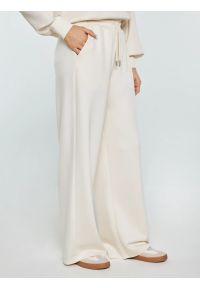 Big-Star - Spodnie damskie dresowe z szeroką nogawką kremowe Lunarap 102. Kolor: kremowy. Materiał: dresówka. Styl: elegancki #5