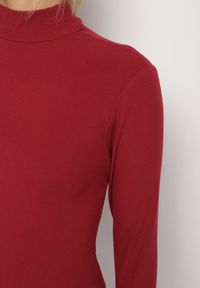 Born2be - Bordowa Bluzka Golf Typu Longsleeve Altera. Okazja: do pracy, na co dzień. Typ kołnierza: golf. Kolor: czerwony. Materiał: jeans. Długość rękawa: długi rękaw. Styl: casual, elegancki #3