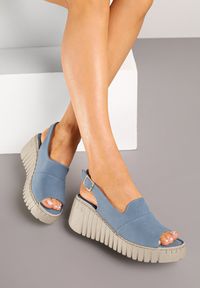 Born2be - Niebieskie Sandały Vices na Koturnie z Tłoczeniem Realivra. Okazja: na co dzień, na imprezę, na spacer. Zapięcie: sprzączka. Kolor: niebieski. Materiał: jeans. Sezon: lato. Obcas: na koturnie. Styl: casual, elegancki #3