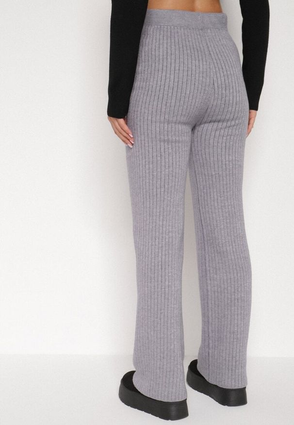 Born2be - Szare Prążkowane Spodnie z Wełną o Szerokim Kroju z Wysokim Stanem Reinnia. Okazja: na co dzień. Stan: podwyższony. Kolor: szary. Materiał: wełna, prążkowany. Styl: casual