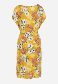 Born2be - Żółta Wiskozowa Sukienka w Kwiaty z Materiałowym Paskiem w Talii Aristina. Okazja: na imprezę, na co dzień. Kolor: żółty. Materiał: wiskoza, materiał. Wzór: kwiaty. Sezon: lato. Styl: casual #7