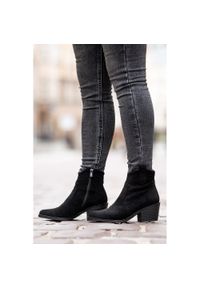 Czarne Botki S.Barski Modne Kowbojki Damskie. Okazja: na spotkanie biznesowe. Kolor: czarny. Materiał: materiał. Wzór: gładki. Obcas: na obcasie. Styl: klasyczny, elegancki, biznesowy. Wysokość obcasa: średni #4