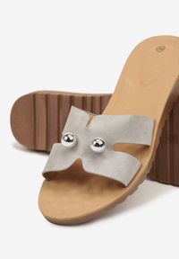 Born2be - Srebrne Klapki Ozdobione Koralikami i Wycięciami Tolanessa. Okazja: na co dzień. Kolor: srebrny. Wzór: aplikacja. Styl: klasyczny, elegancki, casual #6