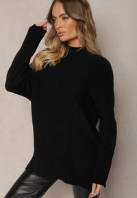 Renee - Czarny Prążkowany Sweter z Półgolfem z Rozcięciami po Bokach Rerilla. Okazja: na co dzień. Kolor: czarny. Materiał: prążkowany. Styl: klasyczny, elegancki, casual