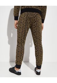 Versace Jeans Couture - VERSACE JEANS COUTURE - Spodnie dresowe z nadrukami logo. Kolor: czarny. Materiał: dresówka. Wzór: nadruk
