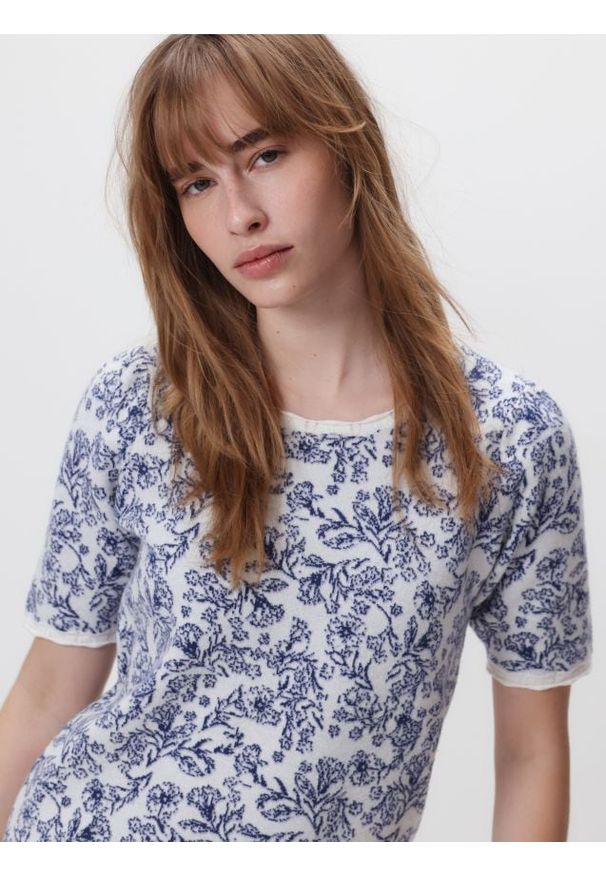 Reserved - Sweter z krótkim rękawem - wielobarwny. Materiał: dzianina, wiskoza. Długość rękawa: krótki rękaw. Długość: krótkie