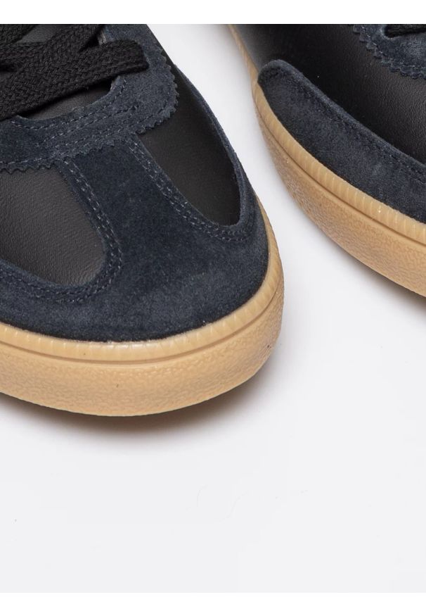 Big-Star - Sneakersy męskie czarne RR174033 906. Okazja: na co dzień. Zapięcie: pasek. Kolor: czarny. Materiał: materiał, guma. Szerokość cholewki: normalna. Wzór: paski